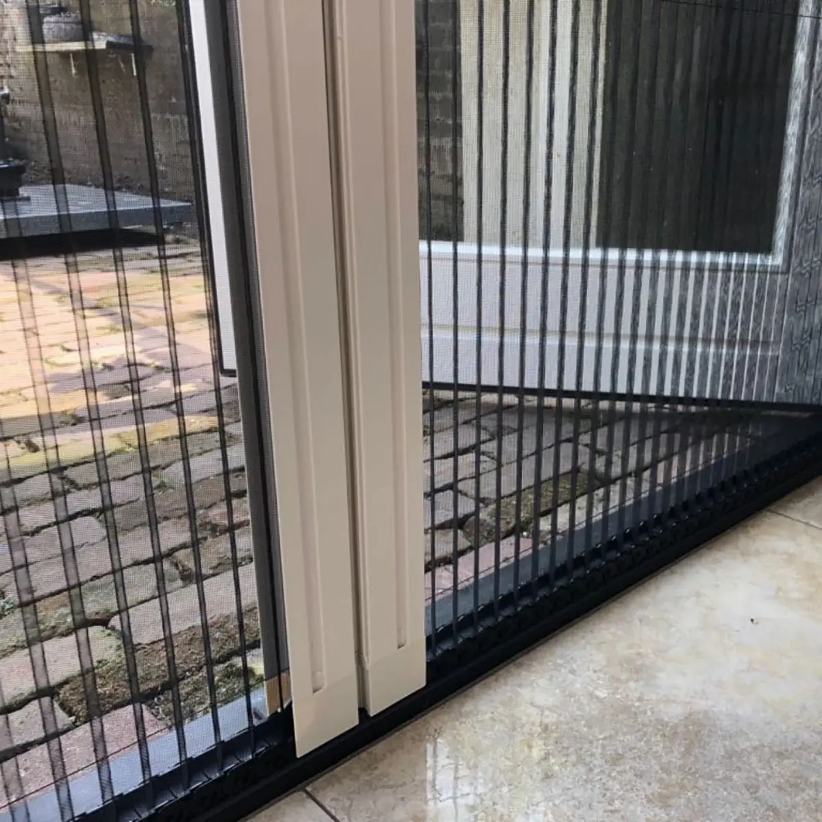 Tavşancıl kış bahçesinde plise sineklik